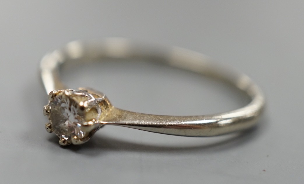 An 18ct and plat, solitaire diamond ring, size M, gross weight 1.7 grams.